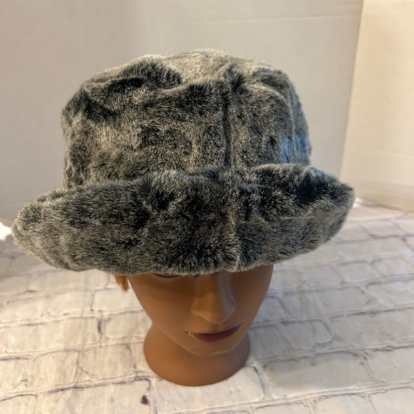 FAUX FUR GREY/BLACK WOMEN’S BUCKET HAT ACRYLIC OUTER FIT LARGE - Picture 3 of 10